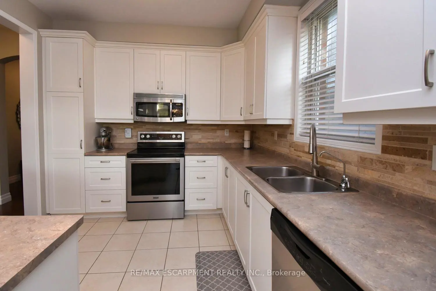 188 Hunter Way photo 5