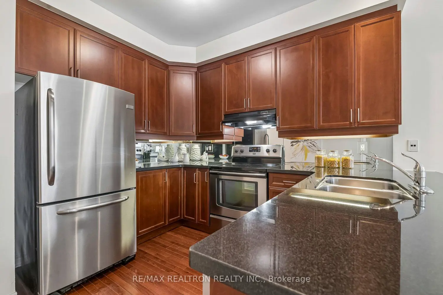 578 Tapestry Lane 14 photo 5