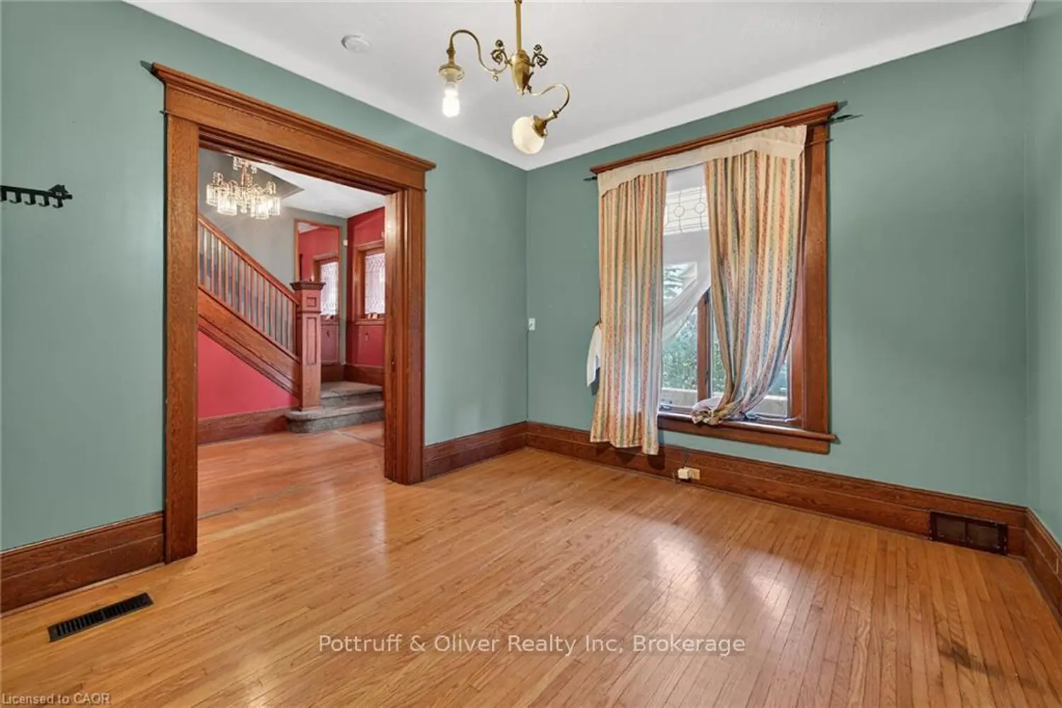 4637 Ellis Street photo 5