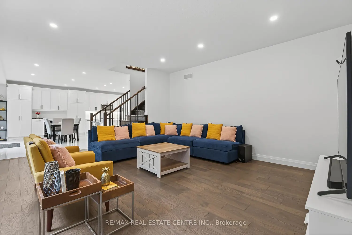 209 Jeffrey Place photo 4