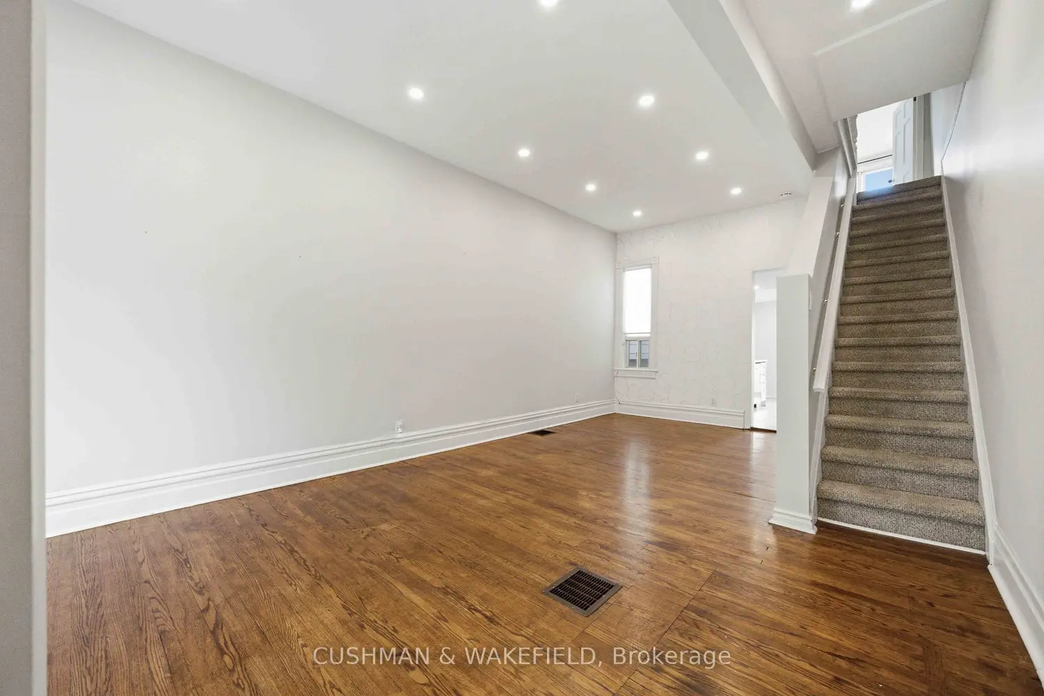 8 Paisley Avenue photo 4