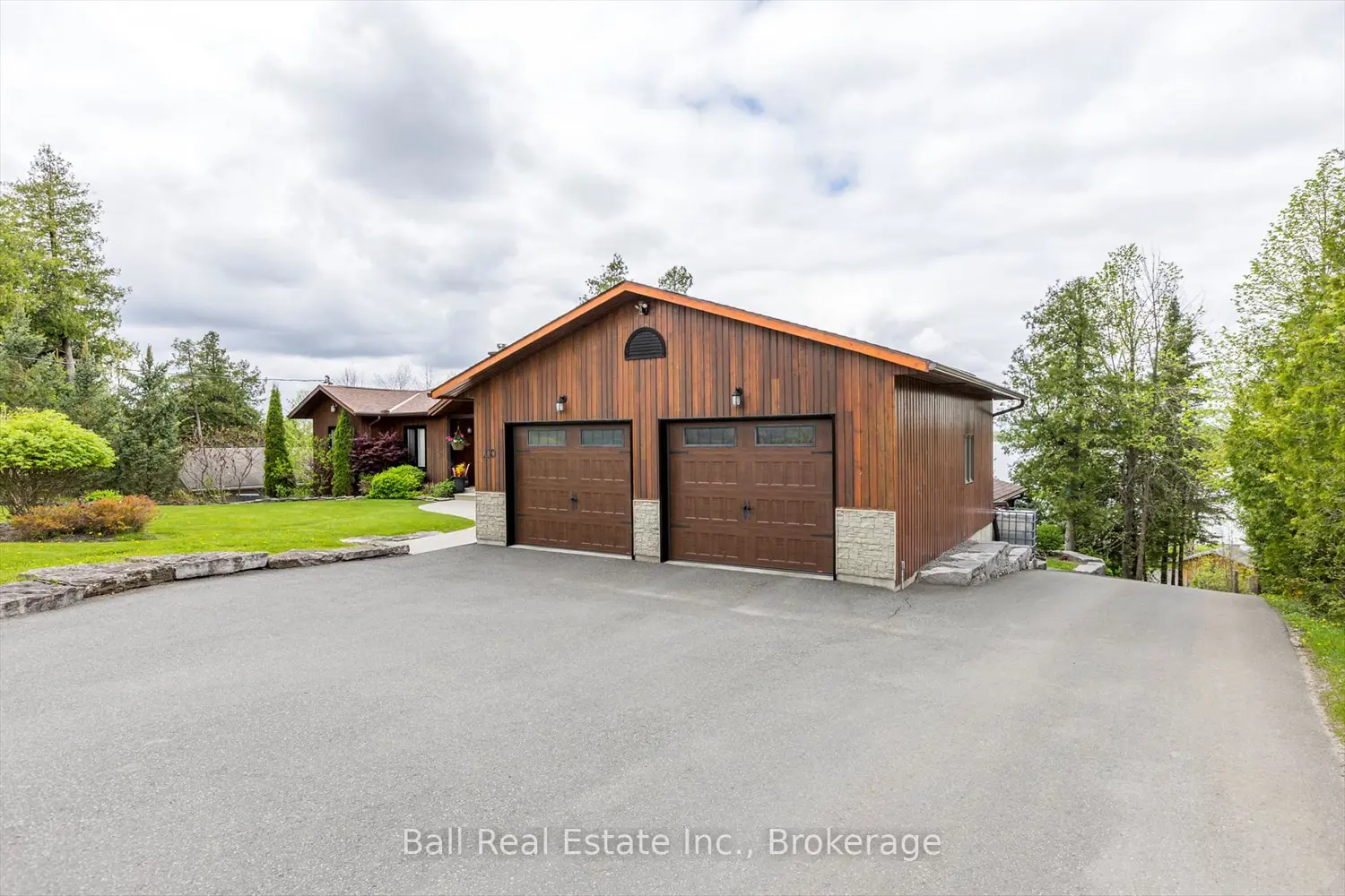 110 Lakeview Drive photo 3