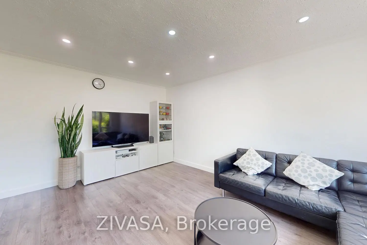 125 Jeffcoat Drive photo 3