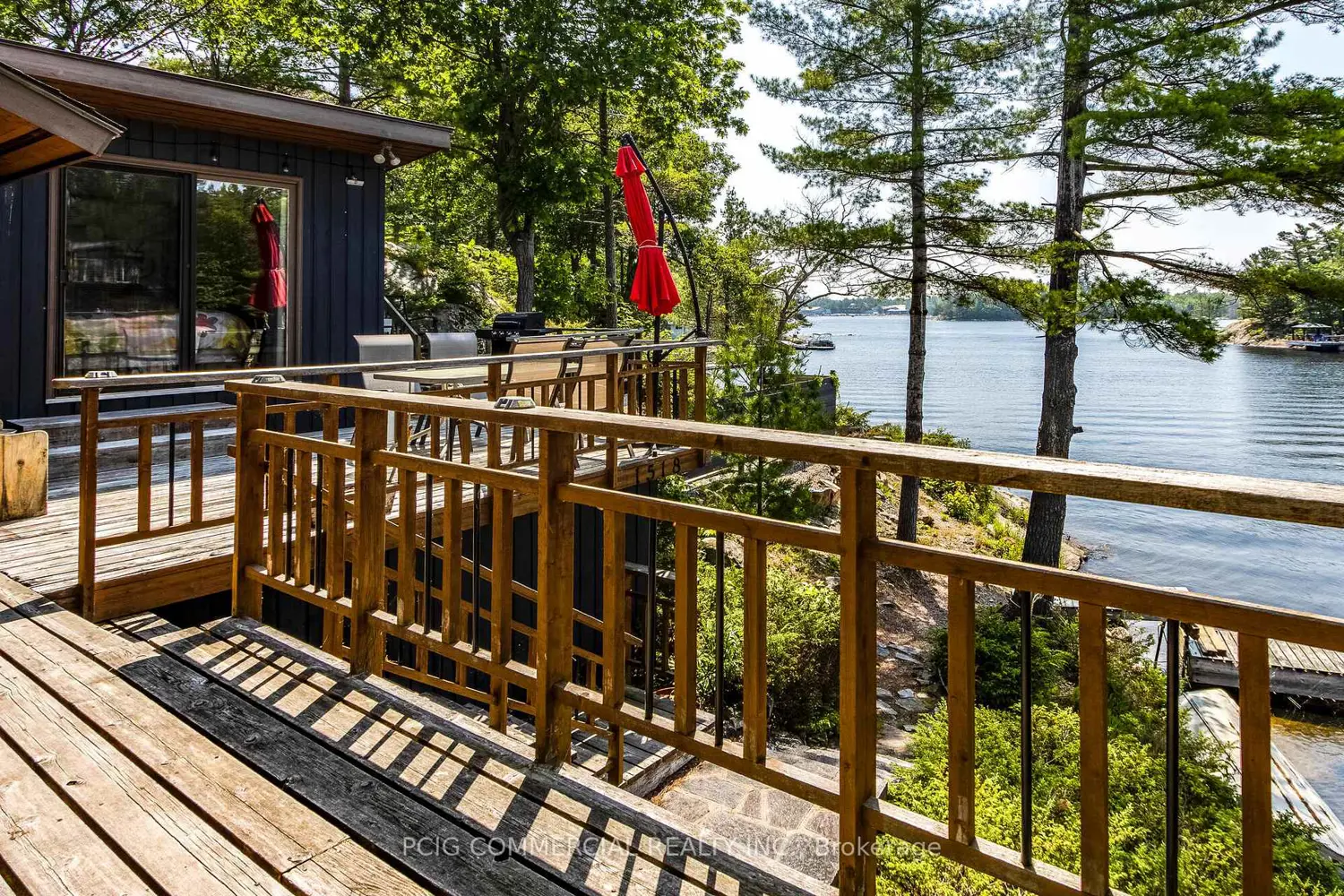 1518 Island 1040 photo 3