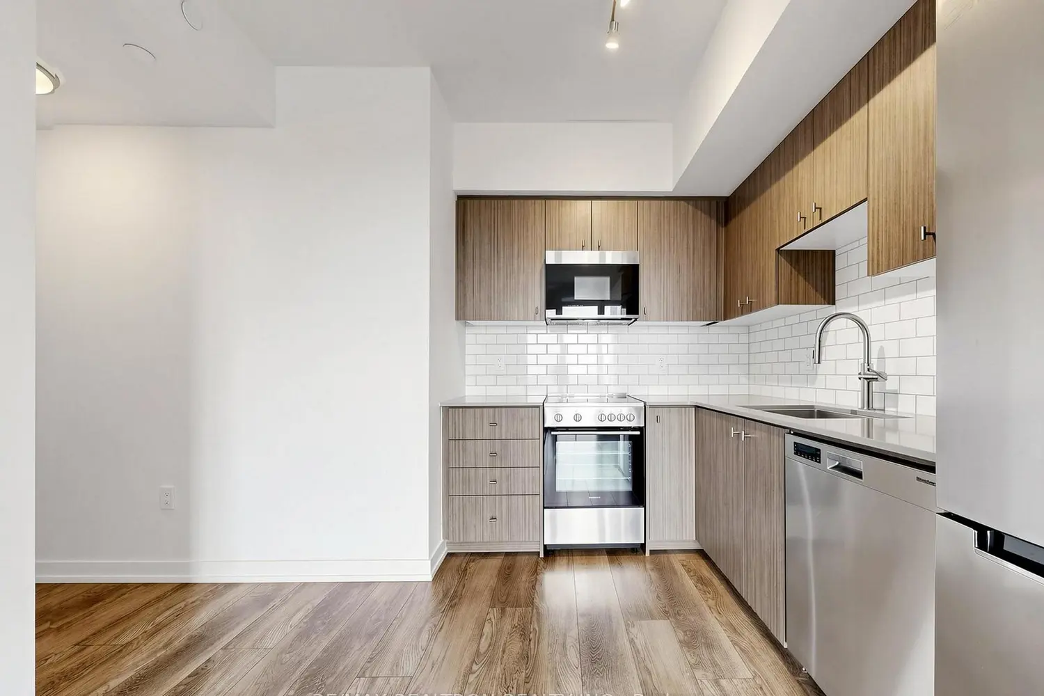 15 Wellington Street 1210