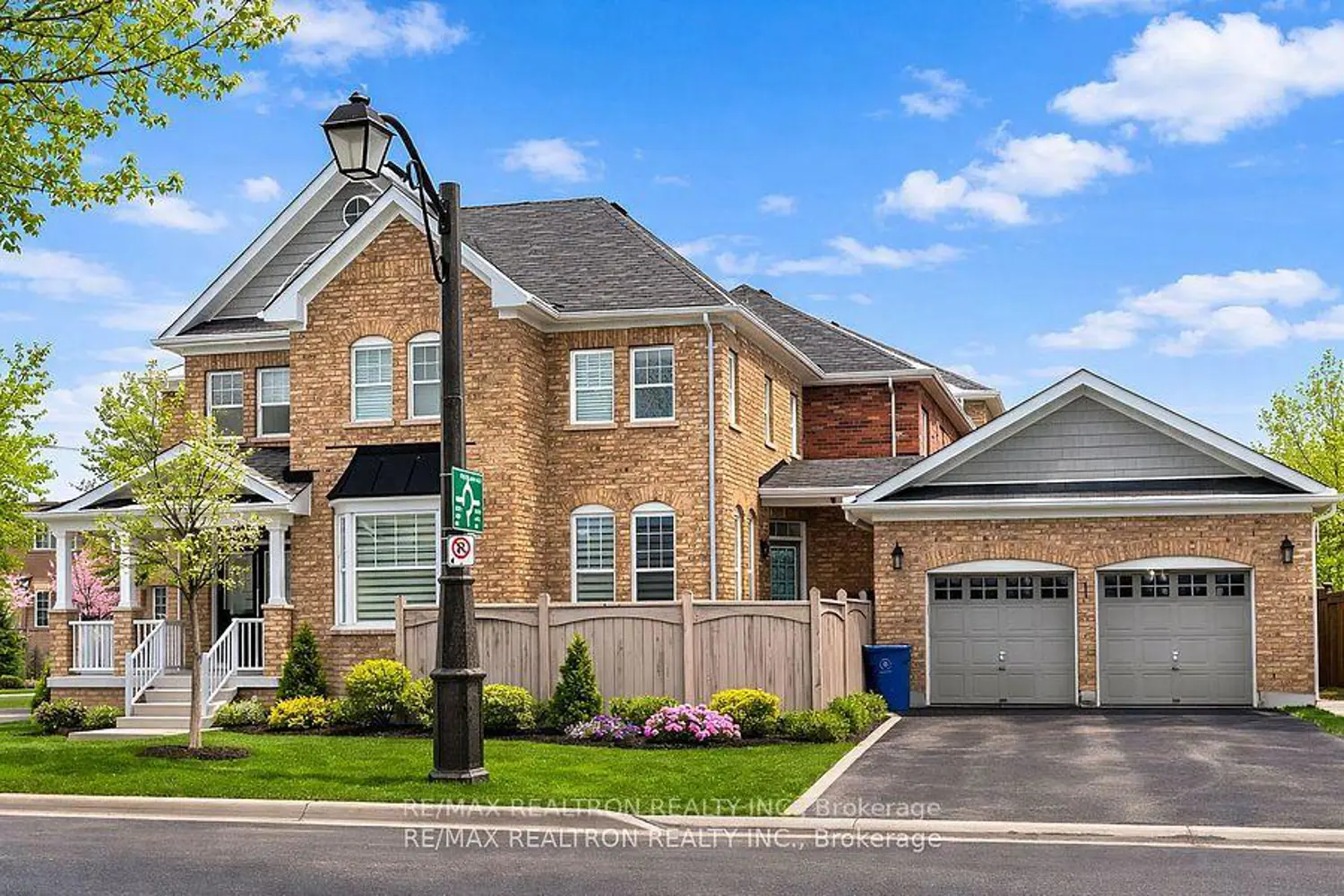 285 West Lawn Crescent