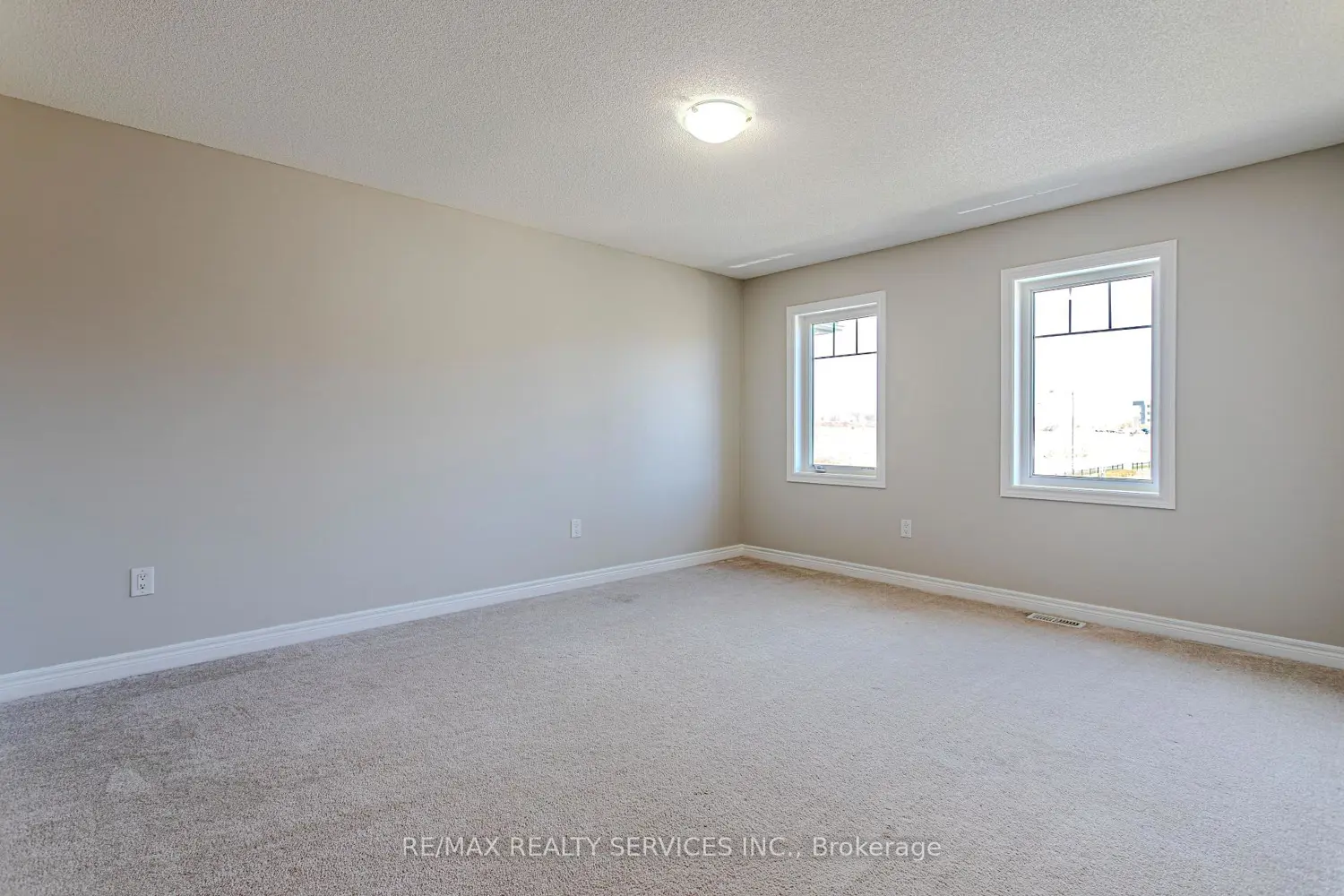 3896 Tufgar Crescent photo 5