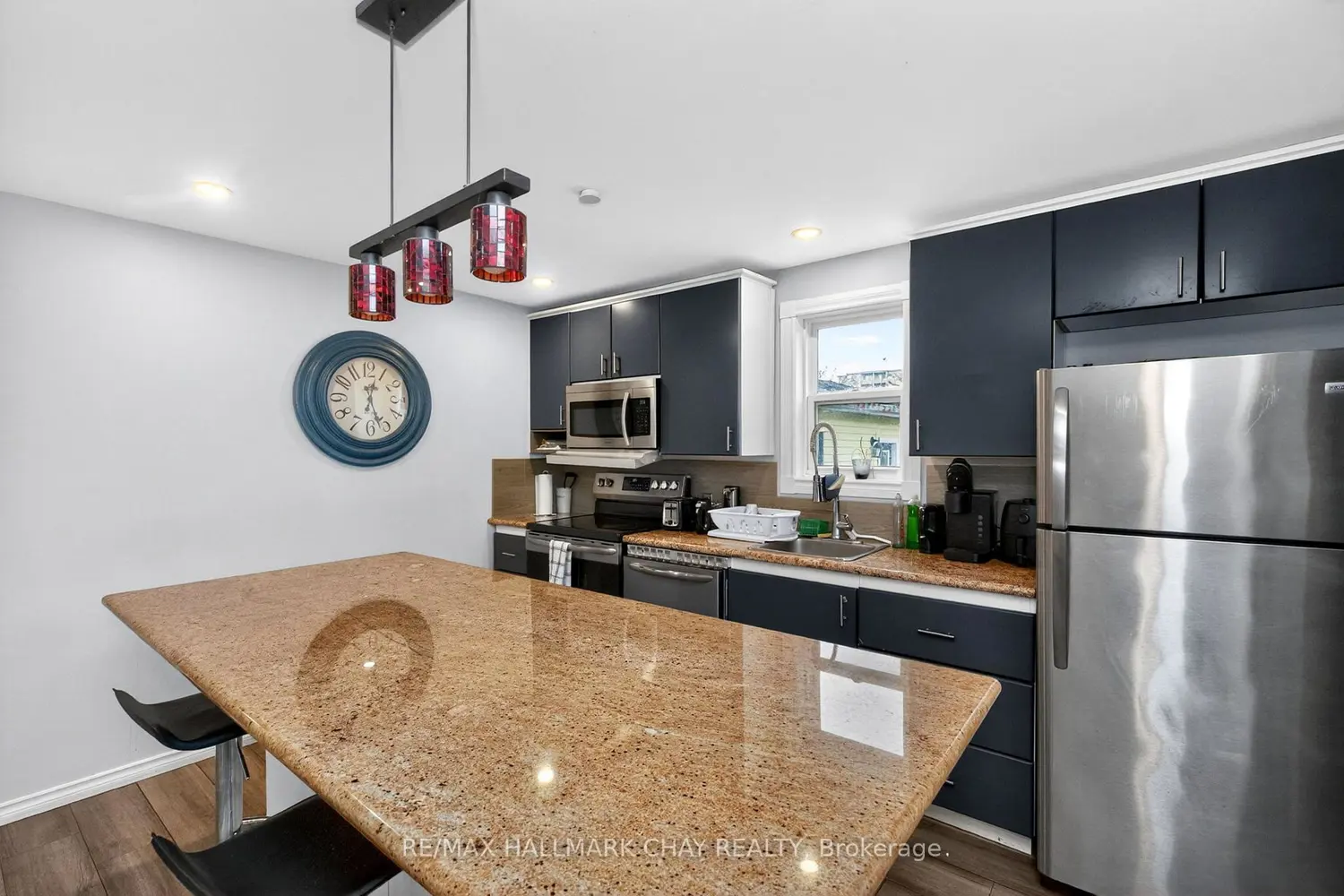 371 Barrie Road photo 4
