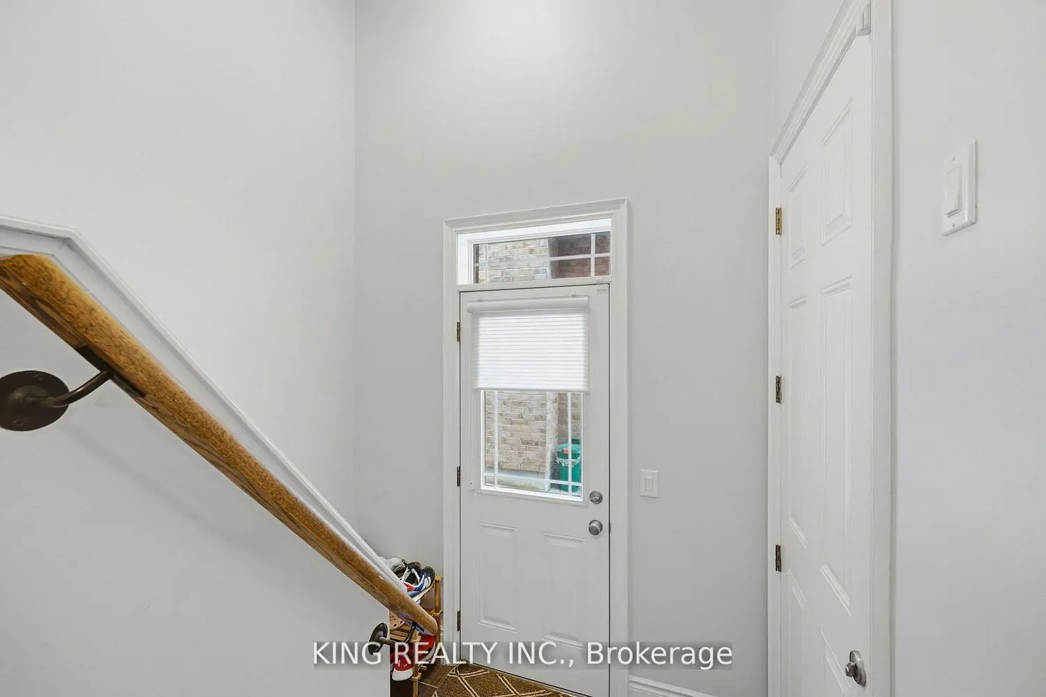 76 Chesney Crescent photo 3