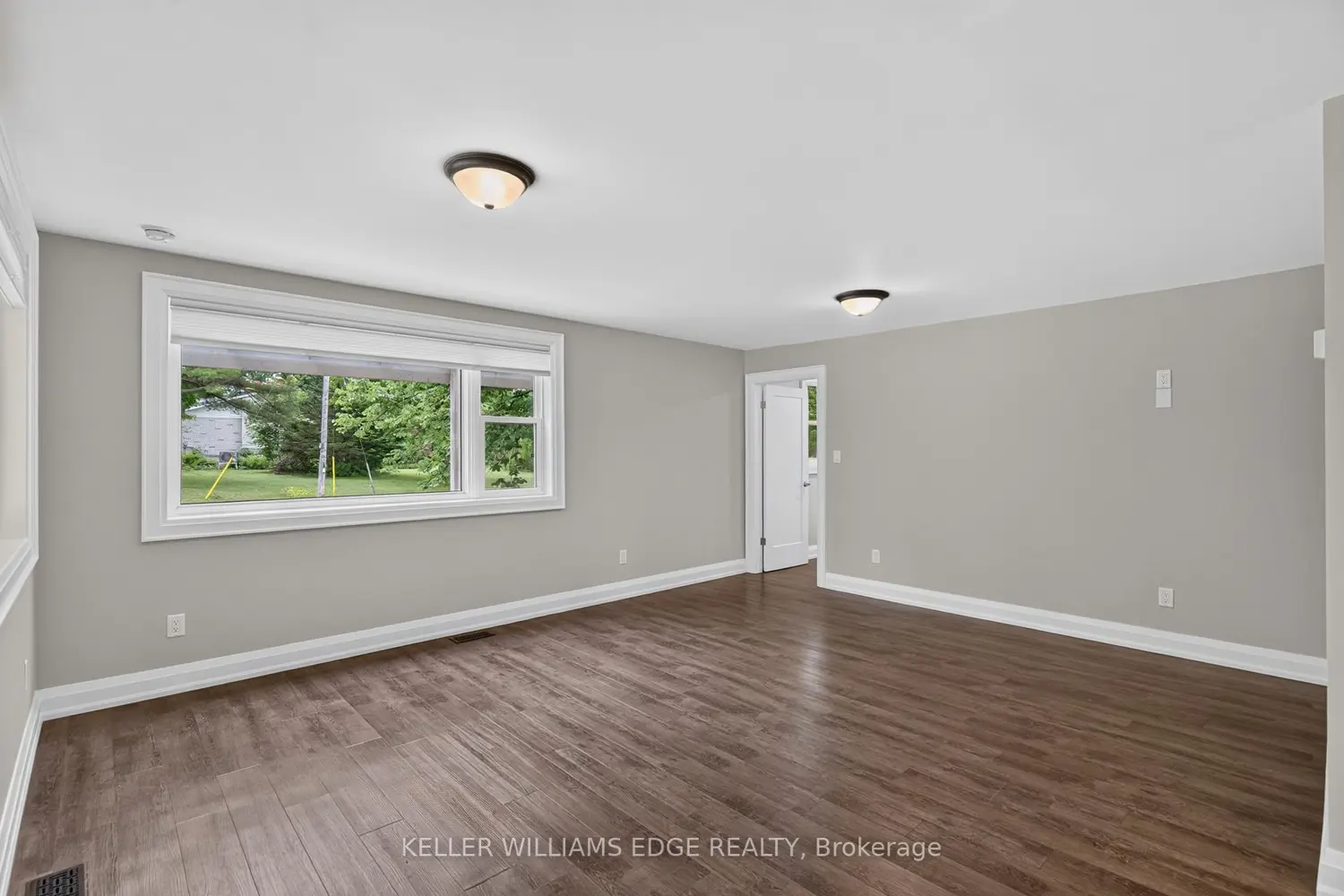 258 Lynden Road photo 2