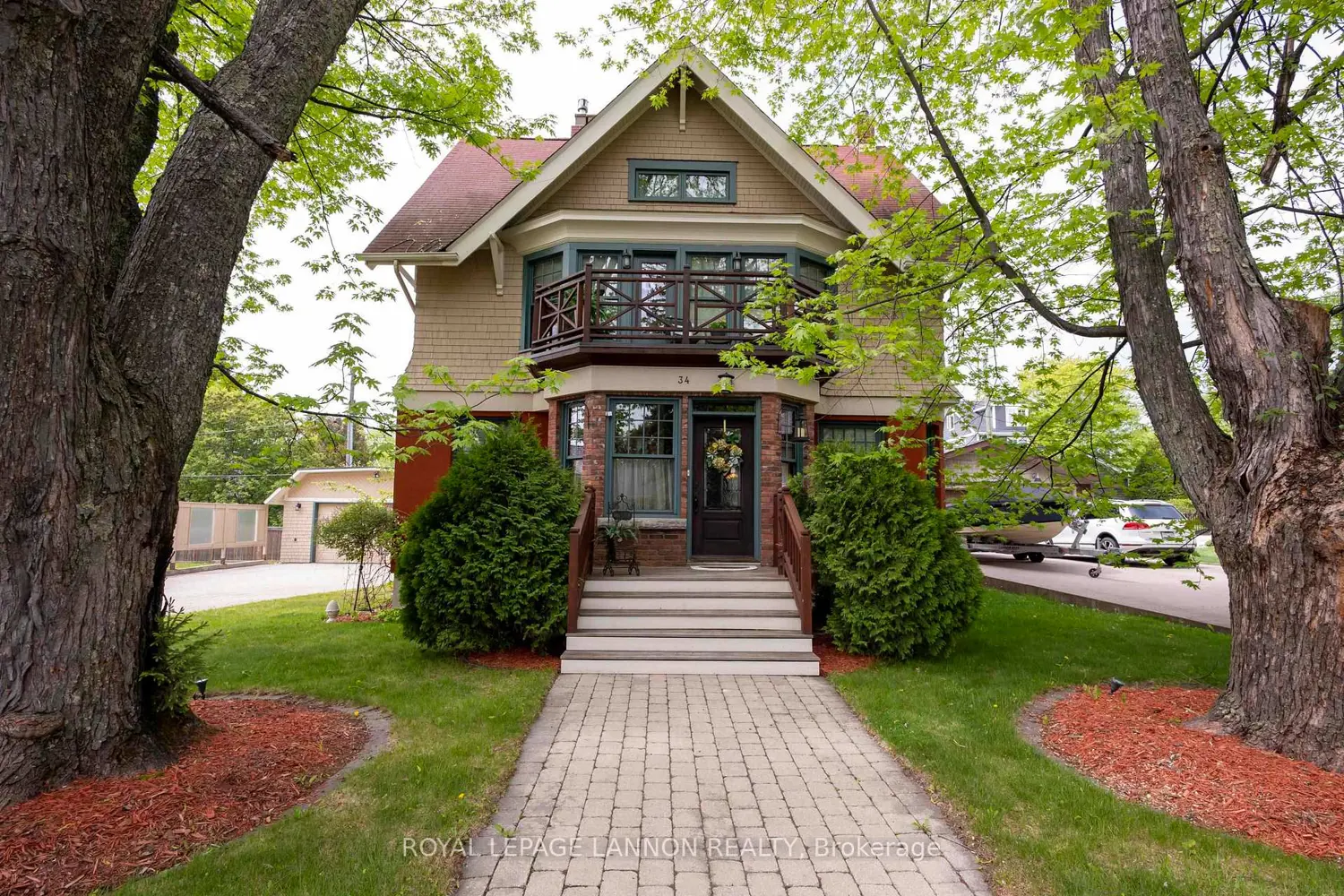 34 Winnipeg Avenue photo 2