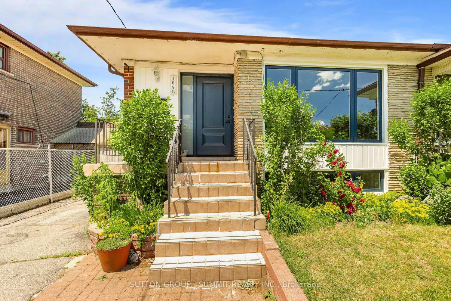 109 Elnathan Crescent photo 3