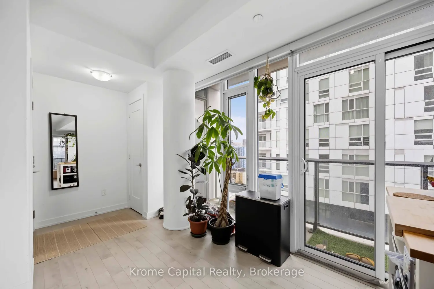330 Richmond Street 2615 photo 4