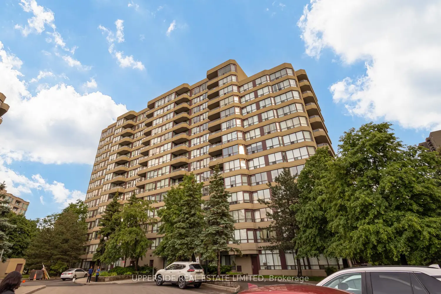 91 Townsgate Drive 1204