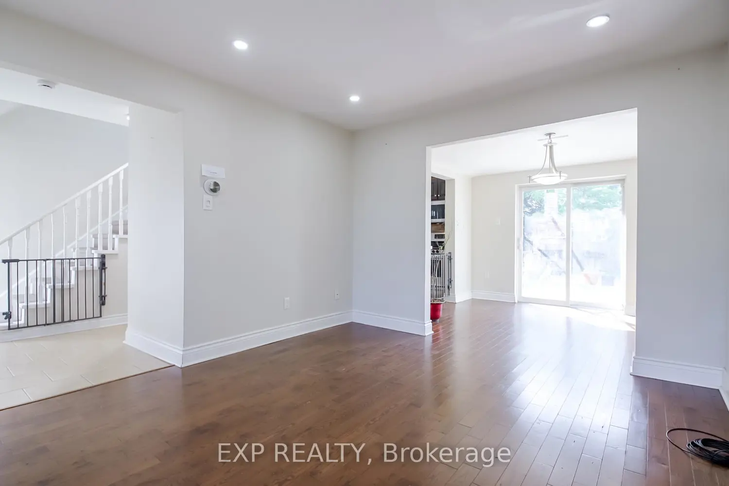 692 Sultana Square photo 3