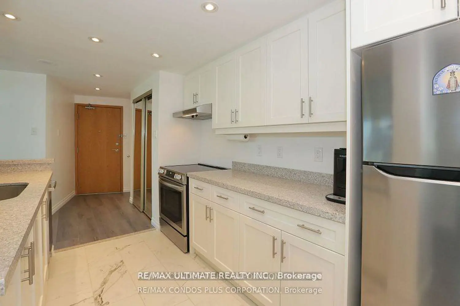 77 Harbour Square 601 photo 3