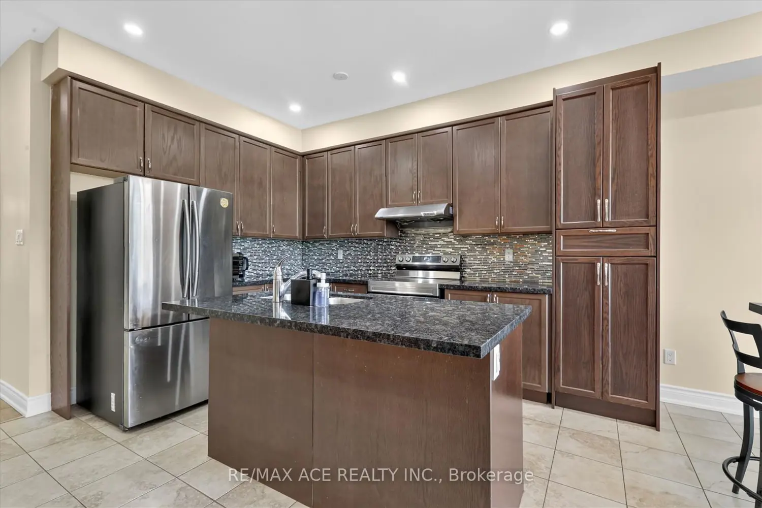 28 Hurst Drive photo 5