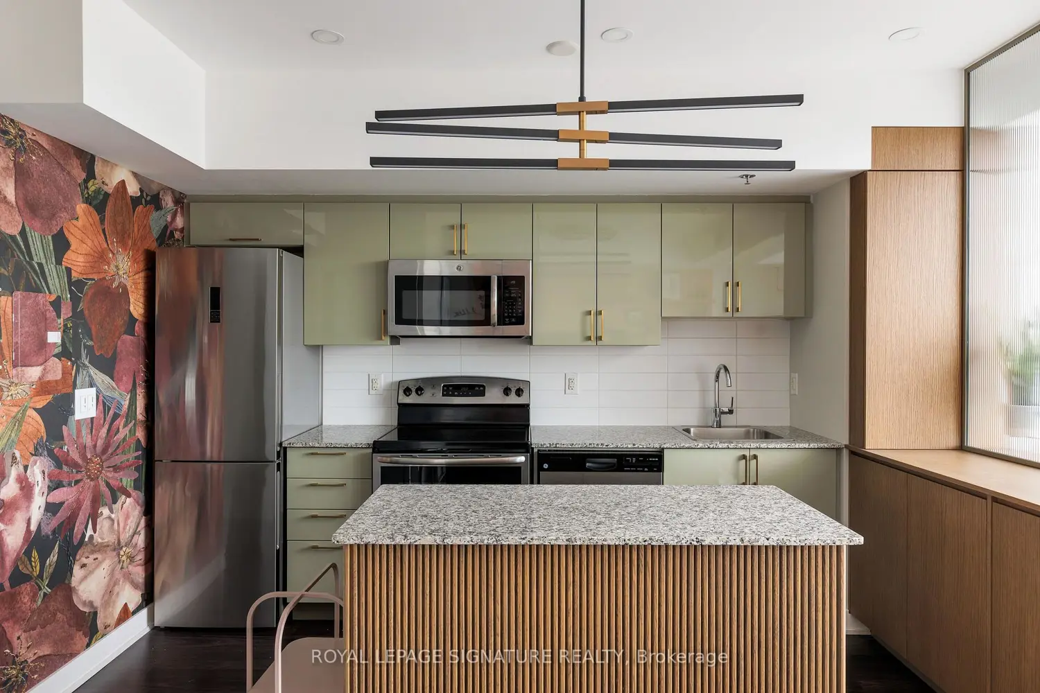 11 Superior Avenue 908