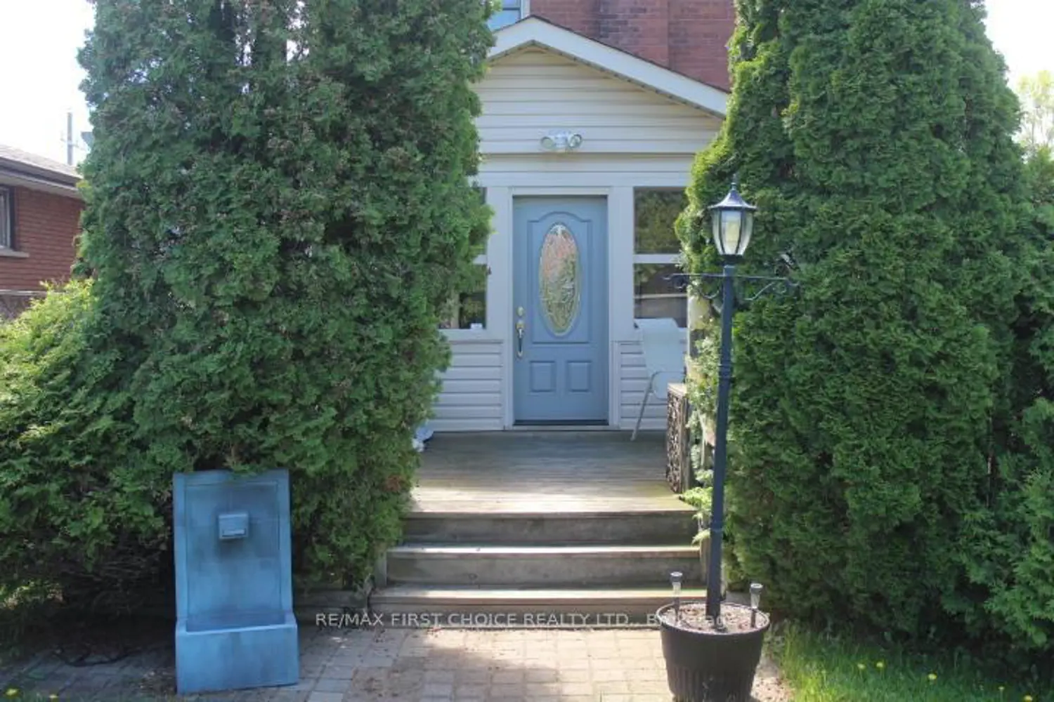 310 Algoma Street photo 4