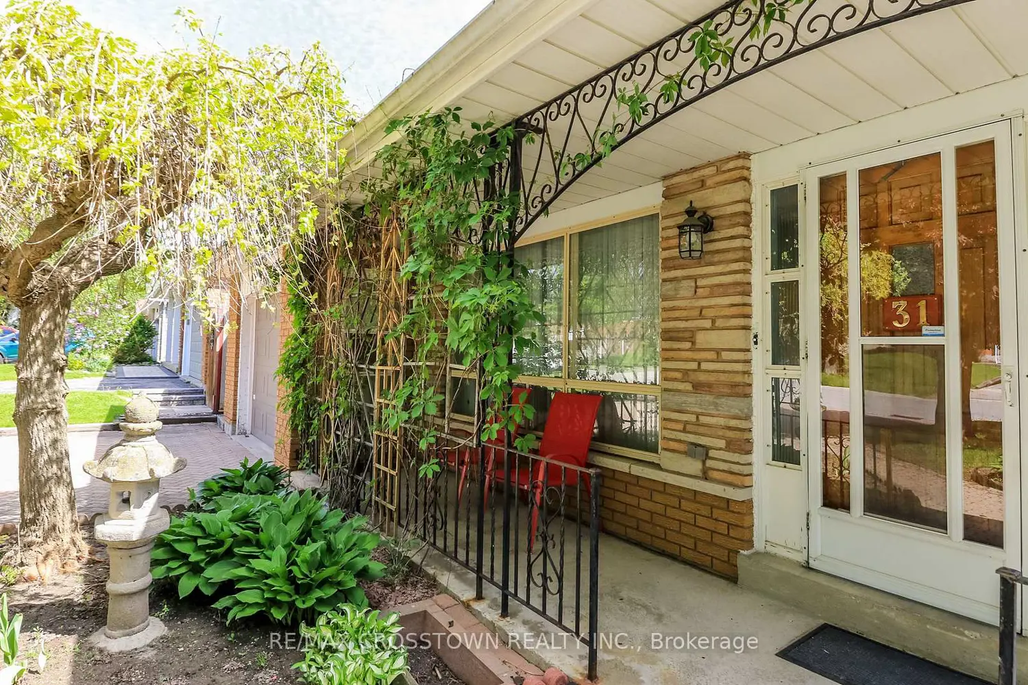 31 Lee Avenue photo 3