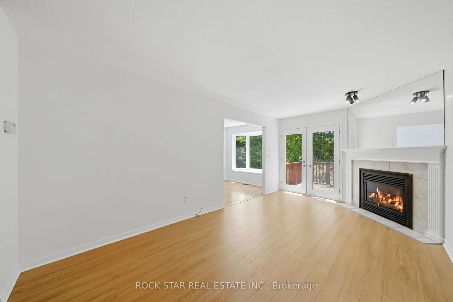 180 Lawrence Lane photo 4