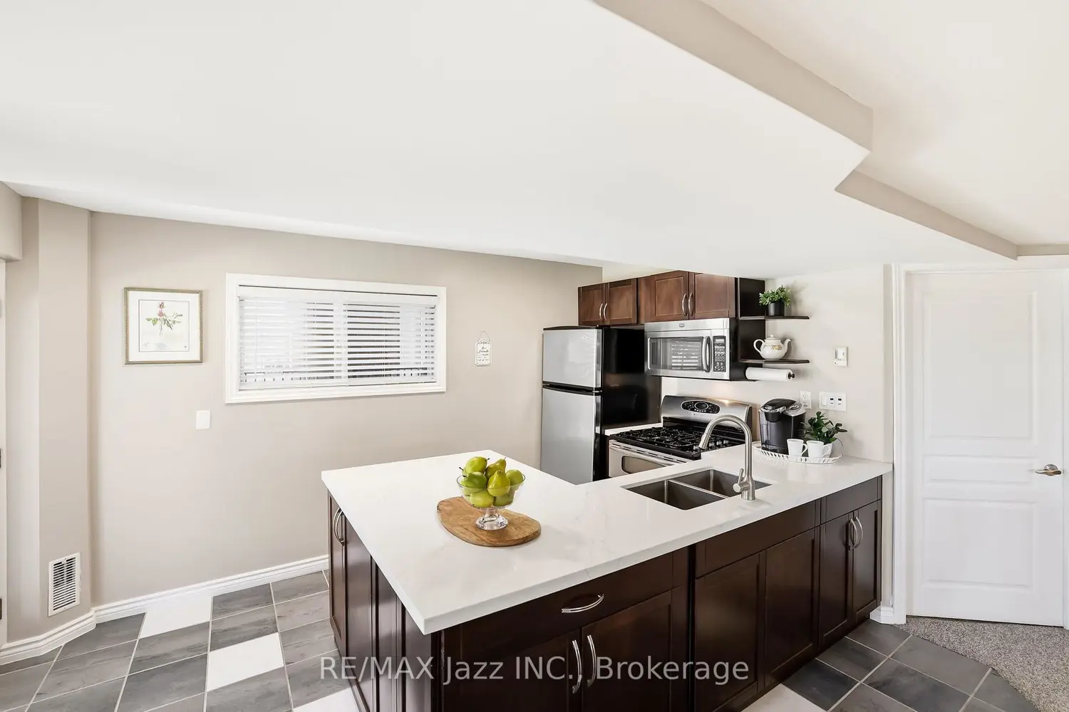 229 Union Avenue photo 5