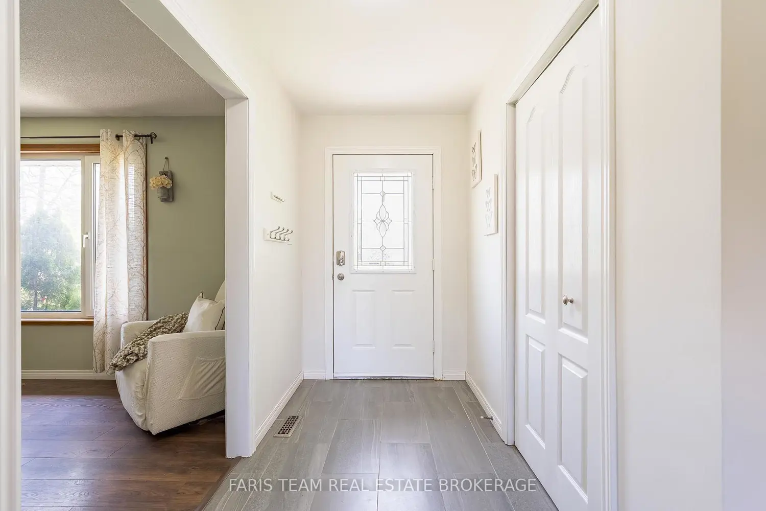 201 Parkside Crescent photo 3