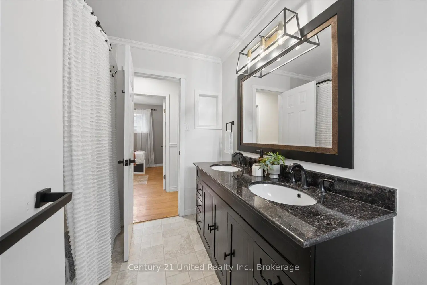 1267 Amundsen Avenue photo 4