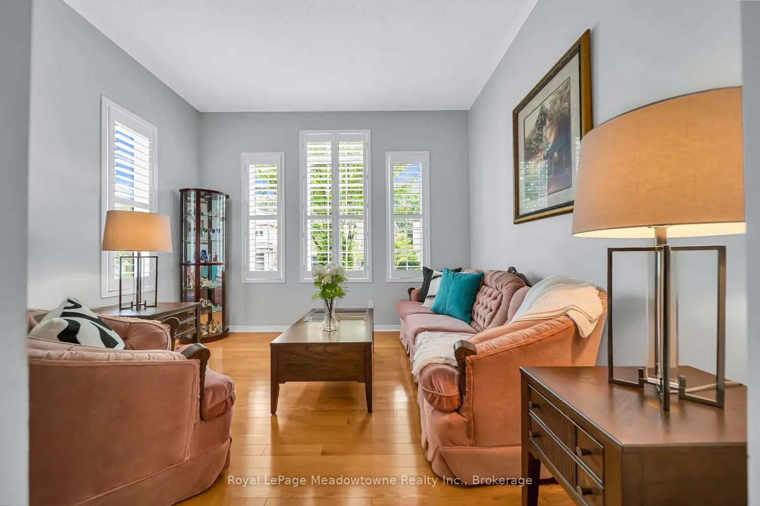 1201 Fox Crescent photo 2