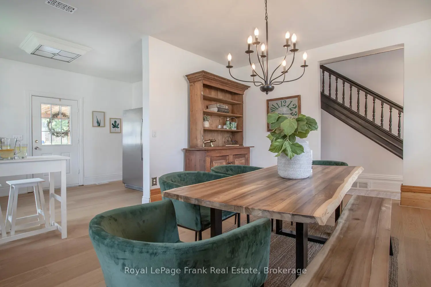 15578 Simcoe Street photo 4