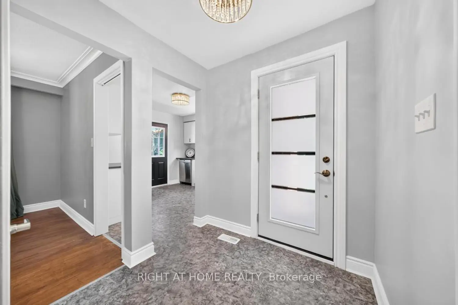 662 Montego Crescent photo 3