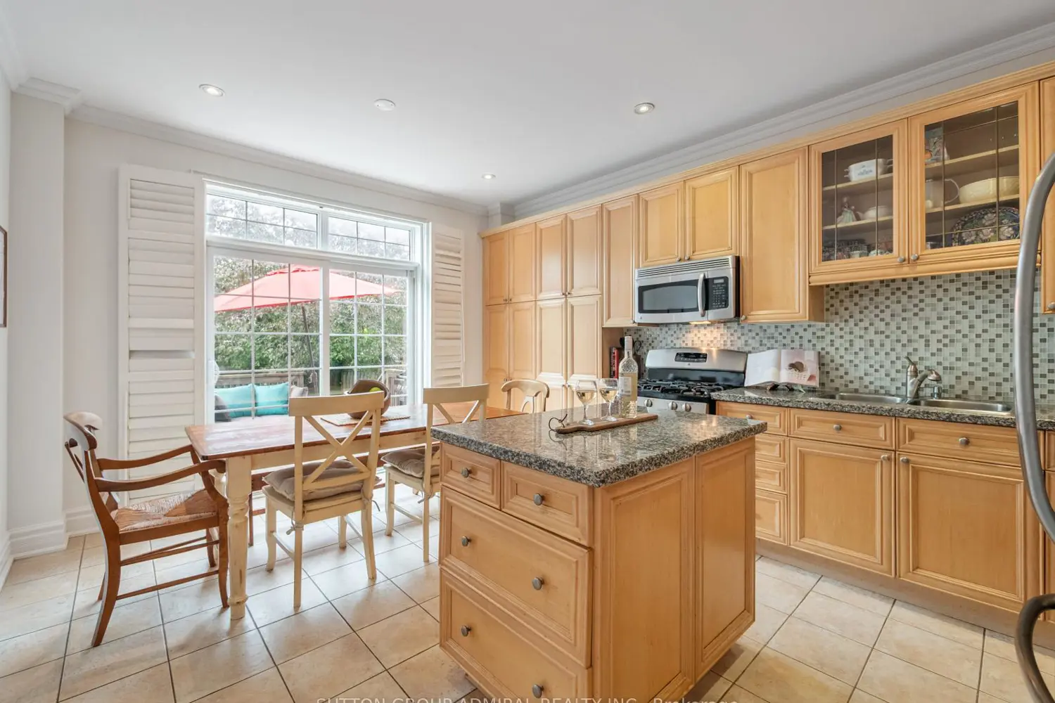 255 Cocksfield Avenue photo 3