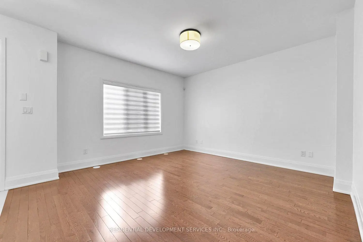37 Village Parkway photo 4