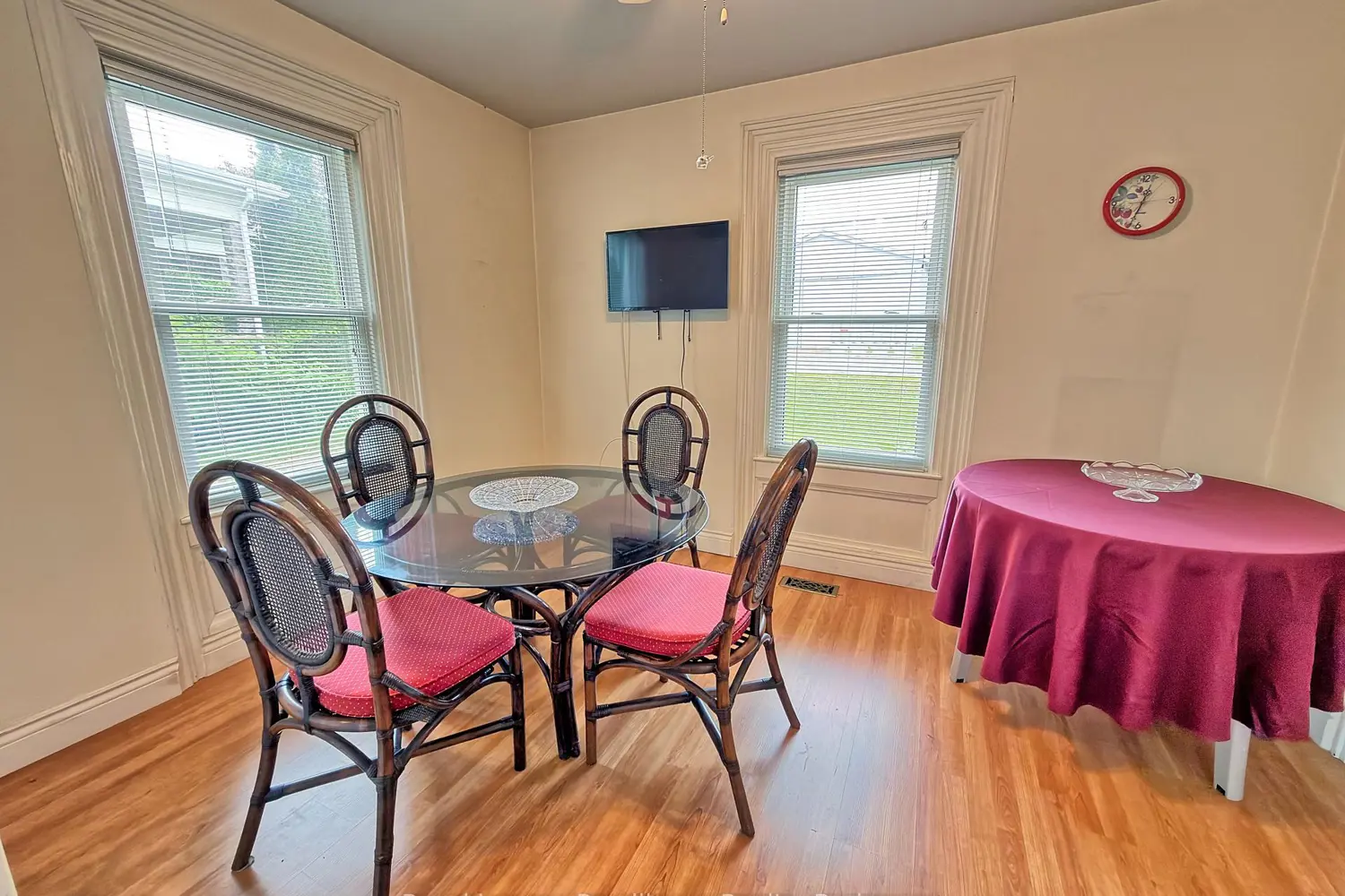 889 Smith Street photo 2