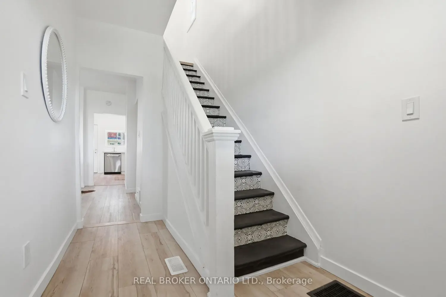 66 Mars Avenue photo 3