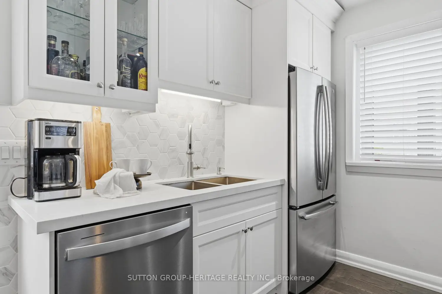 919 Bayview Avenue photo 4
