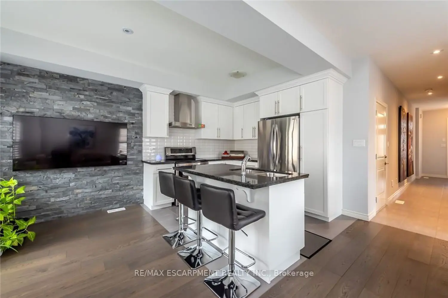 98 Shoreview Place 42 photo 4