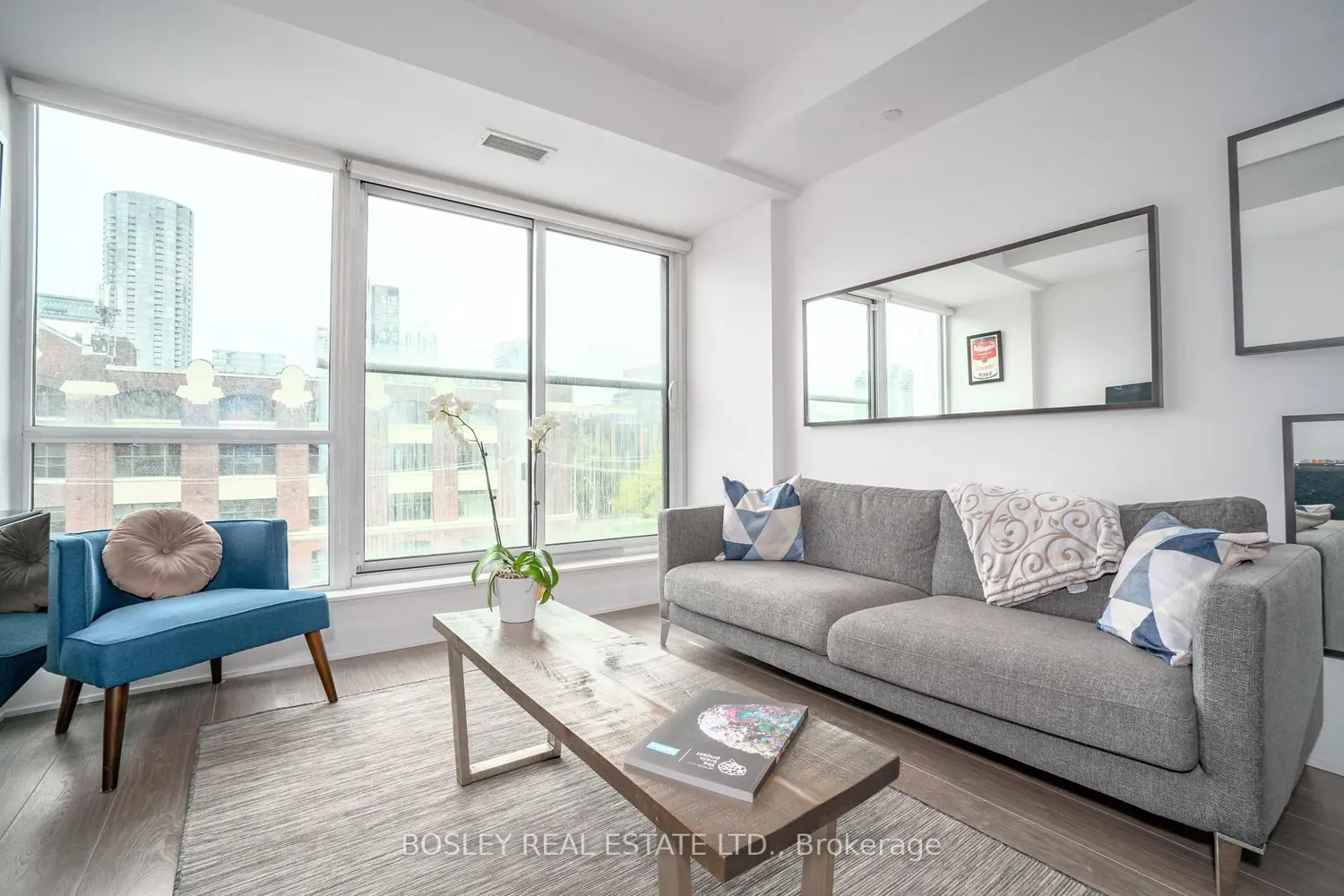 508 Wellington Street 401
