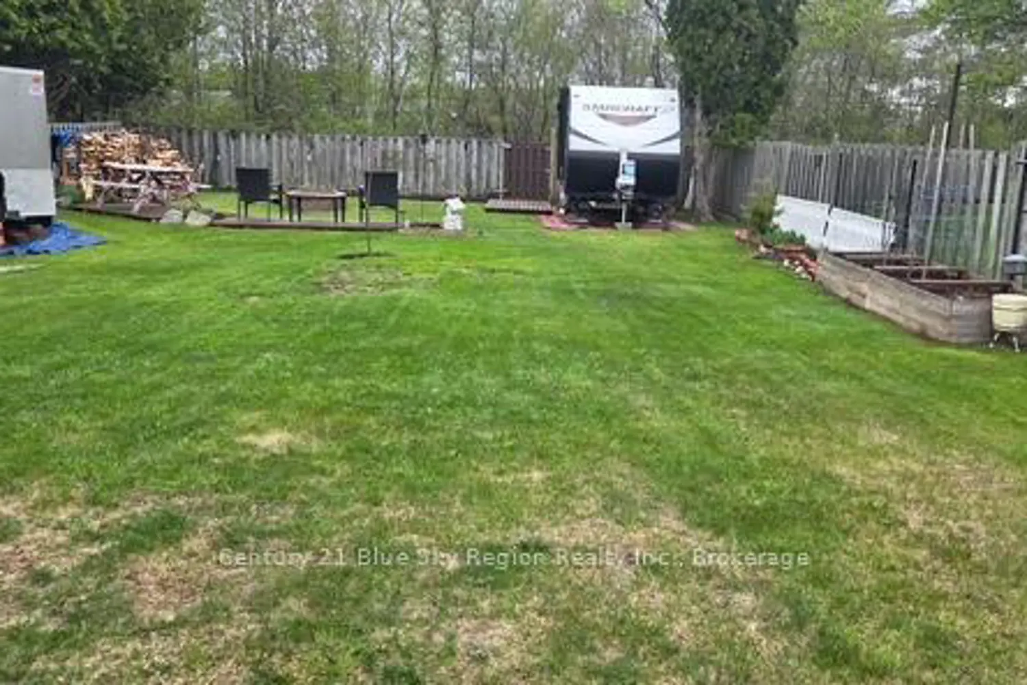 100 Strathcona Drive photo 3
