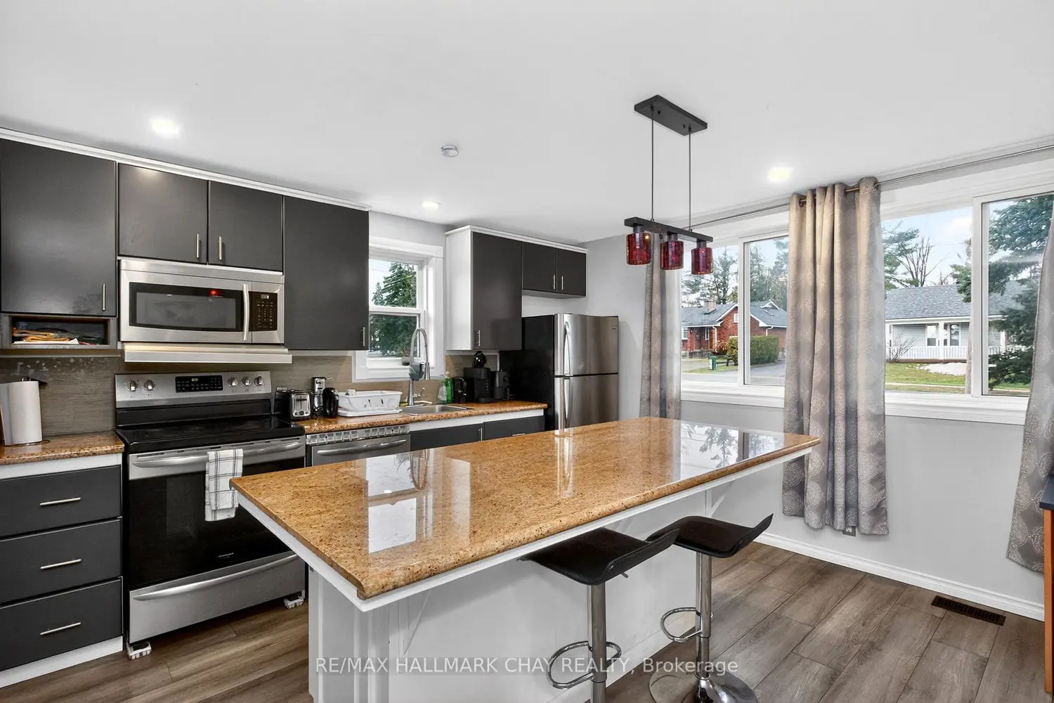 371 Barrie Road photo 3