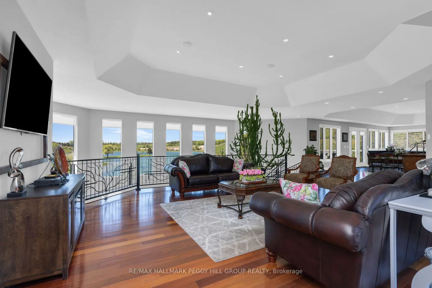1372 Division Road photo 3