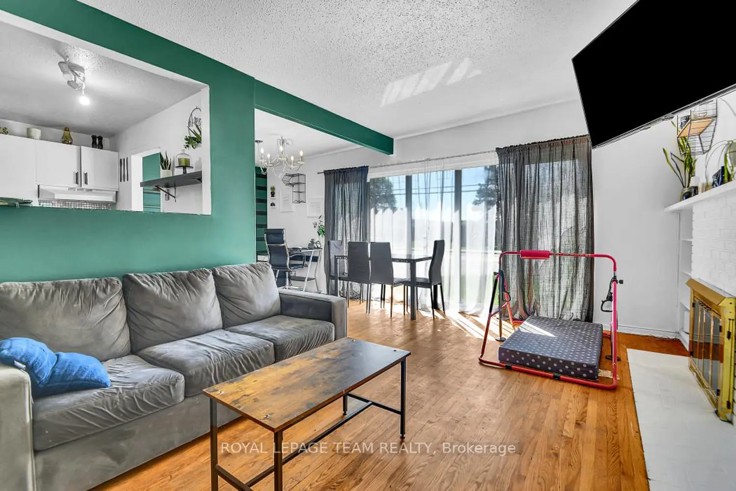 2383 Walkley Road photo 4