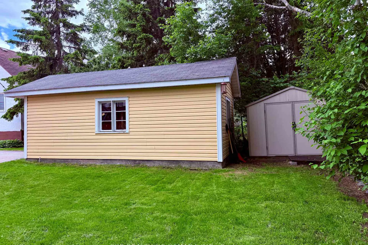 329 Tamarack Street photo 2