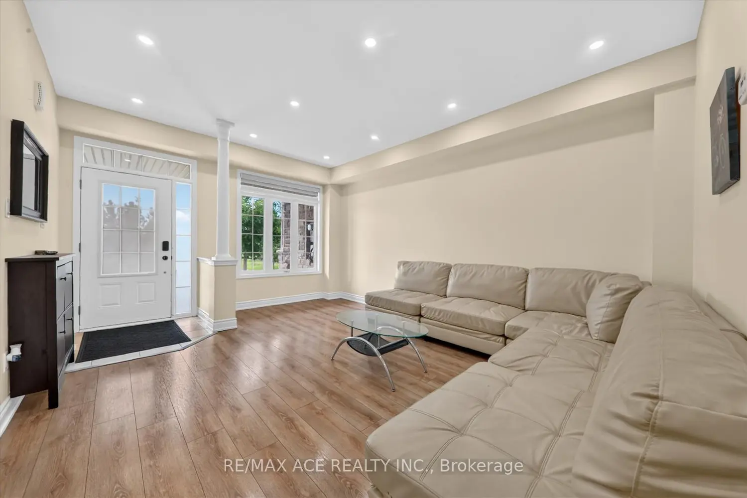 28 Hurst Drive photo 3