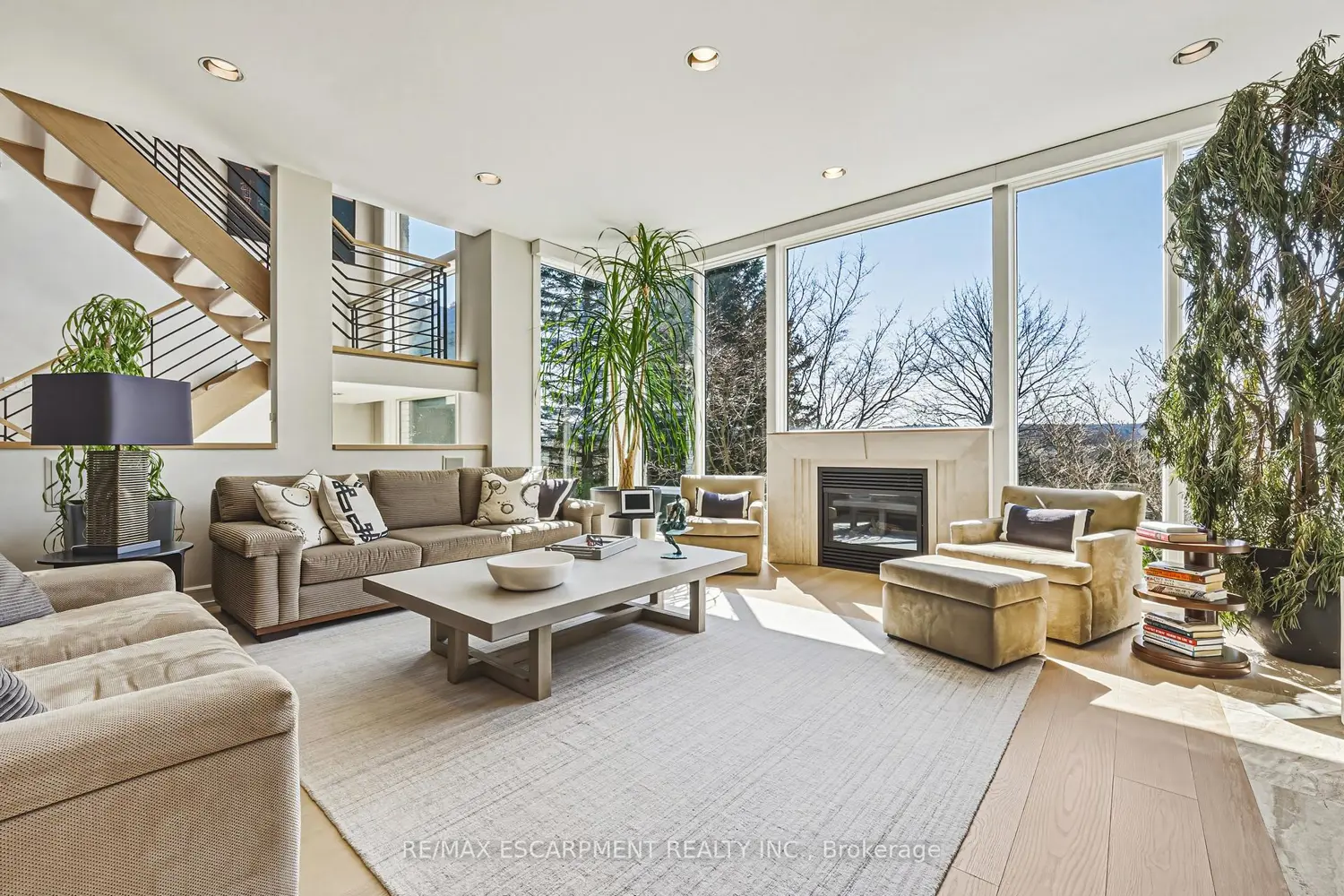 2 Anslow Court photo 2