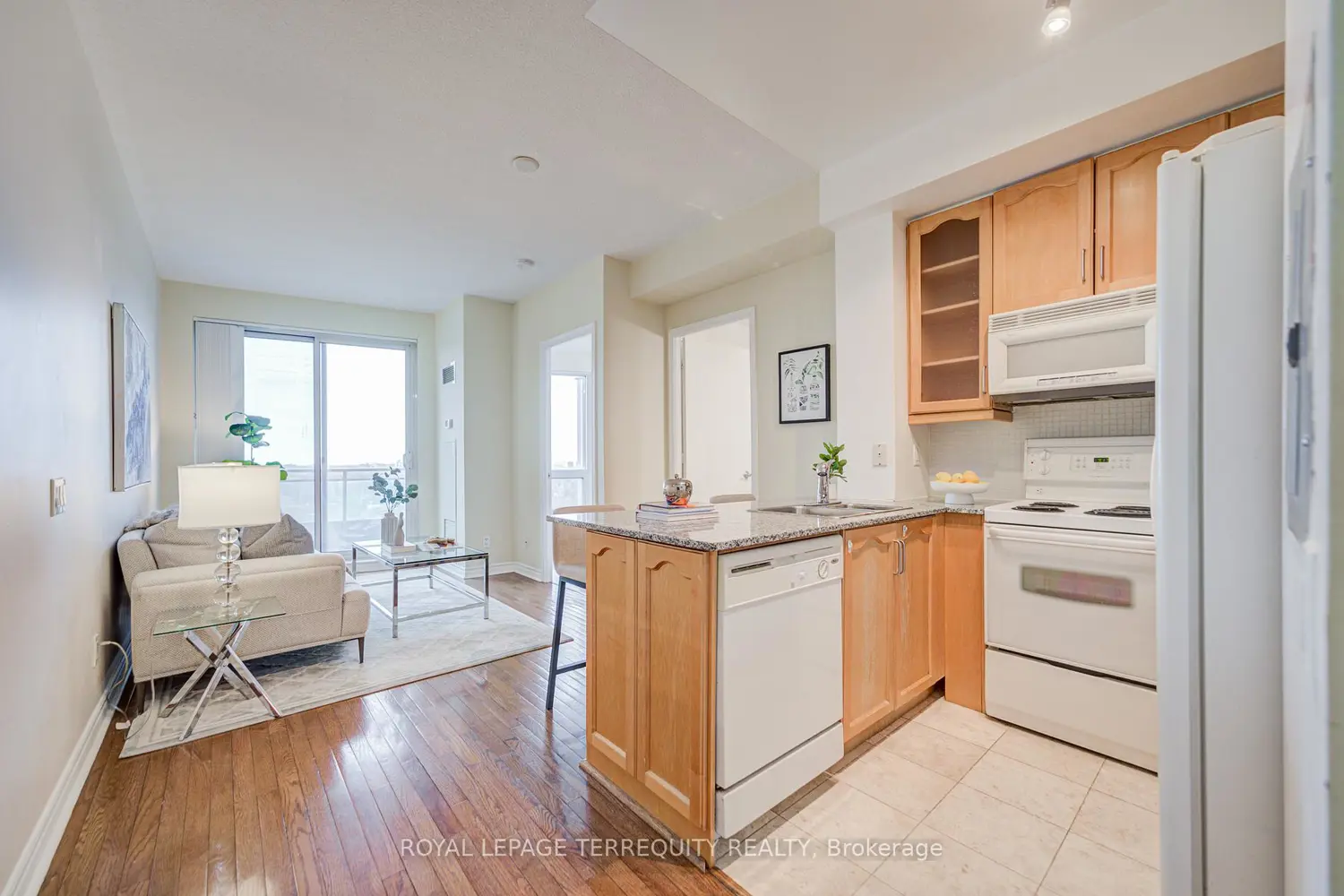 60 Byng Avenue 1509 photo 4