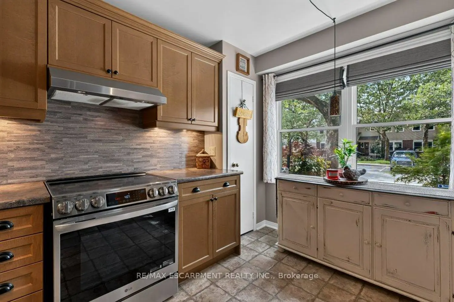 55 Kerman Avenue 55 photo 5