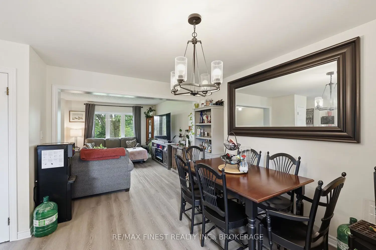 697 Hinch Road photo 4