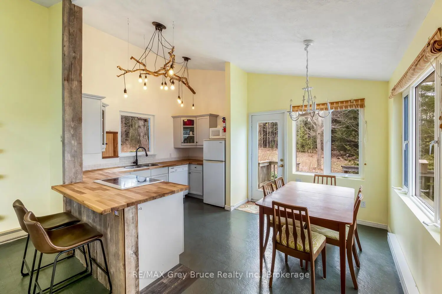 65 Lawrence Road photo 5