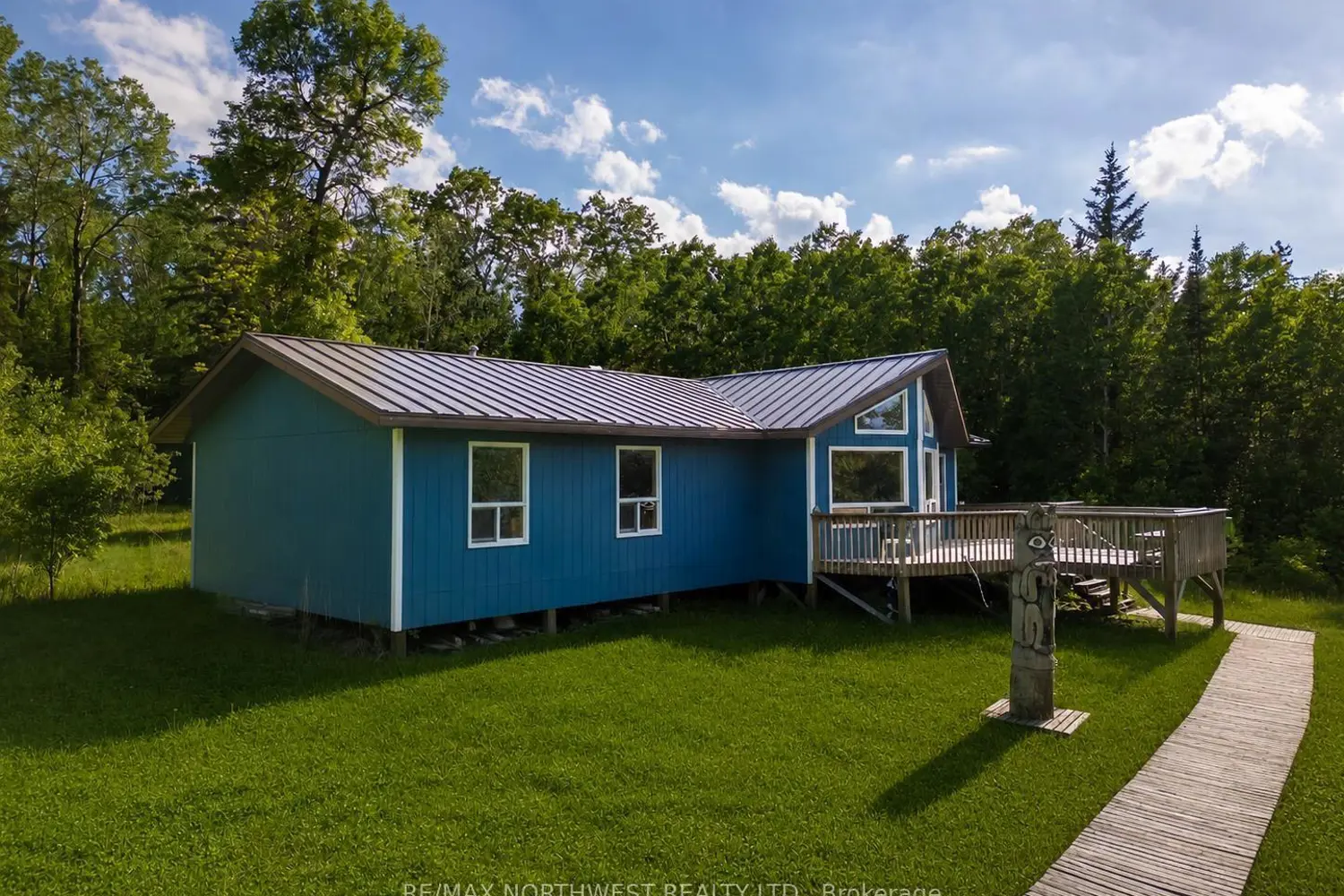 2747 Moore Bay photo 2